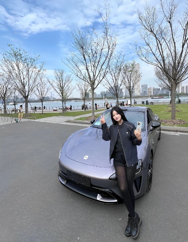 量都这么高的吗？仙女也就长这样吧J9九游会小米SU7的美女车主质(图4)