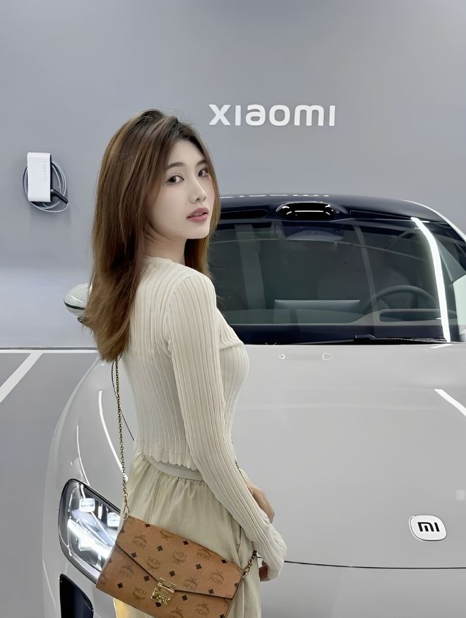 量都这么高的吗？仙女也就长这样吧J9九游会小米SU7的美女车主质(图8)