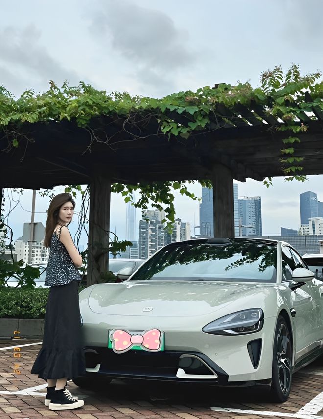 量都这么高的吗？仙女也就长这样吧J9九游会小米SU7的美女车主质(图6)